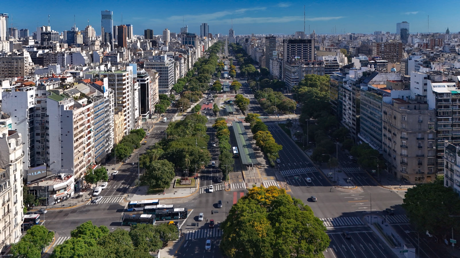 Portada: Cuánto cuesta el outsourcing de desarrollo de software en 2026: Buenos Aires vs. el mundo